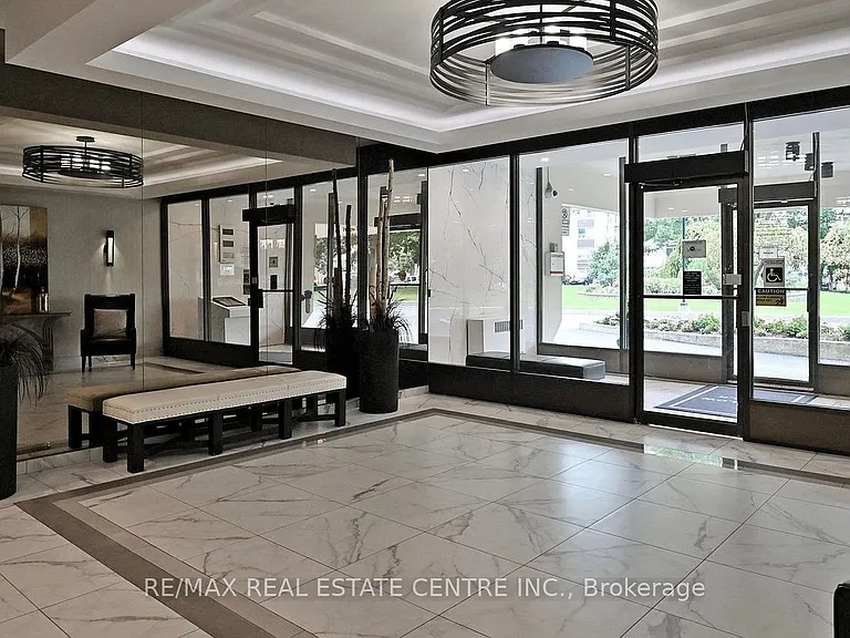 2542 Argyle Rd #5 — Photo 3