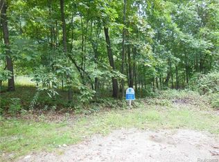 3370 Bauer Rd, Brighton, MI 48116