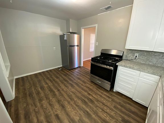 3rd image of 4421 45th St