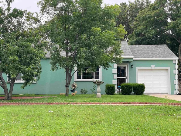 1108 W Harvey Ave, Wellington, KS 67152