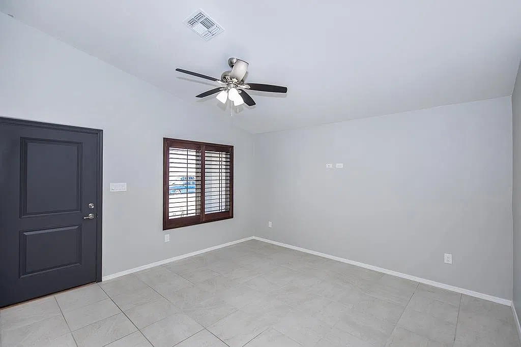 3 bed, 2.0 bath, 1179 sqft, $1,800 — Photo 4