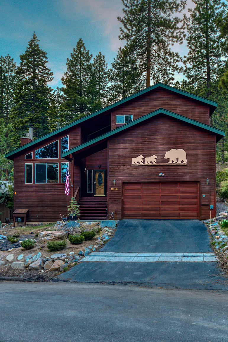 896 Jennifer St photo 1