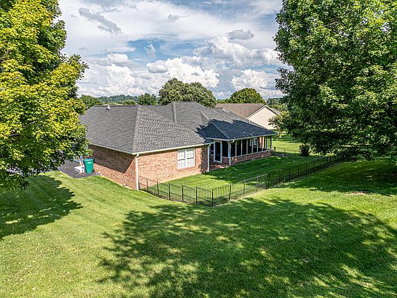 4th image of 20958 Chatham Ct