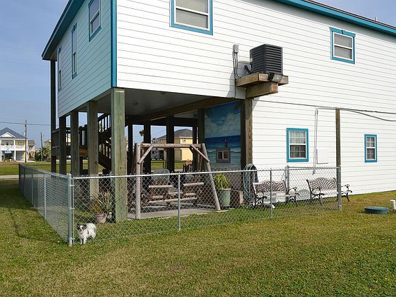 2nd image of 975 Bahama Dr