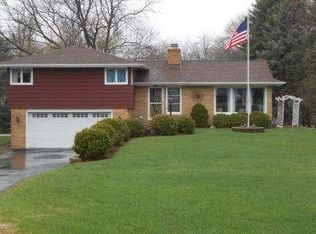 4877 S 43rd St, Greenfield, WI 53220