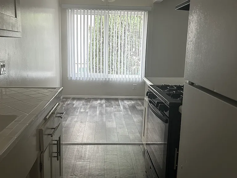 11555 Riverside Dr #3 — Photo 2