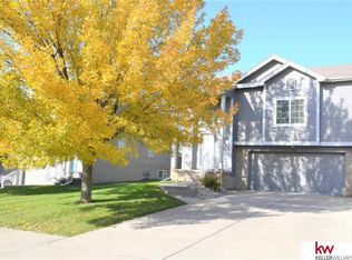 1008 Gold Coast Rd, Papillion, NE 68046