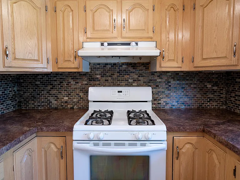 2241 Oxford St N #1 — Photo 12