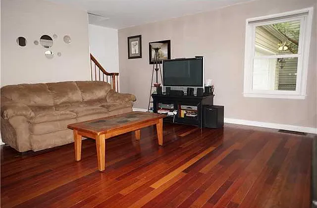 899 Kinnear Rd — Photo 17