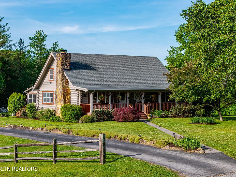 1st image of 918 Country Ln