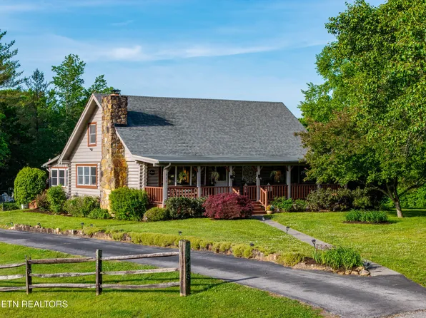 918 Country Ln, Walland, TN 37886