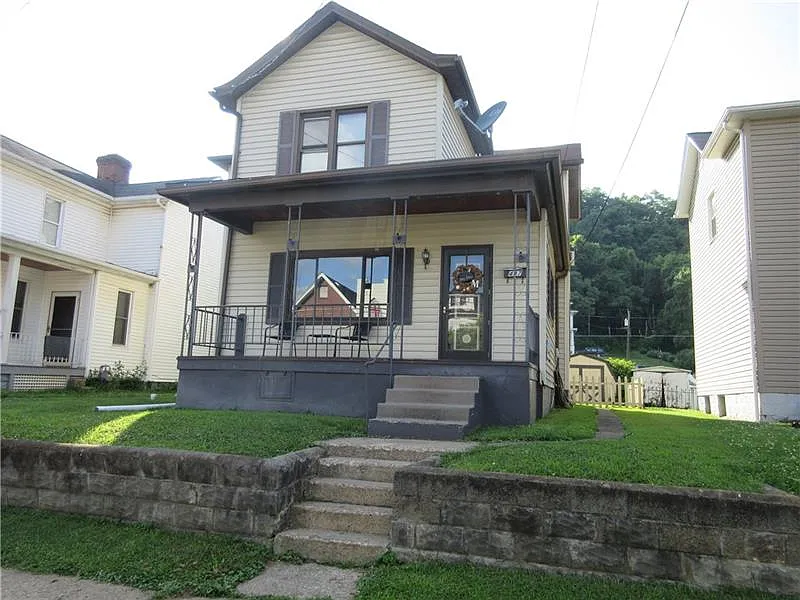 447 Middle St photo 1