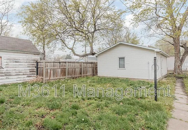 446 E St — Photo 5