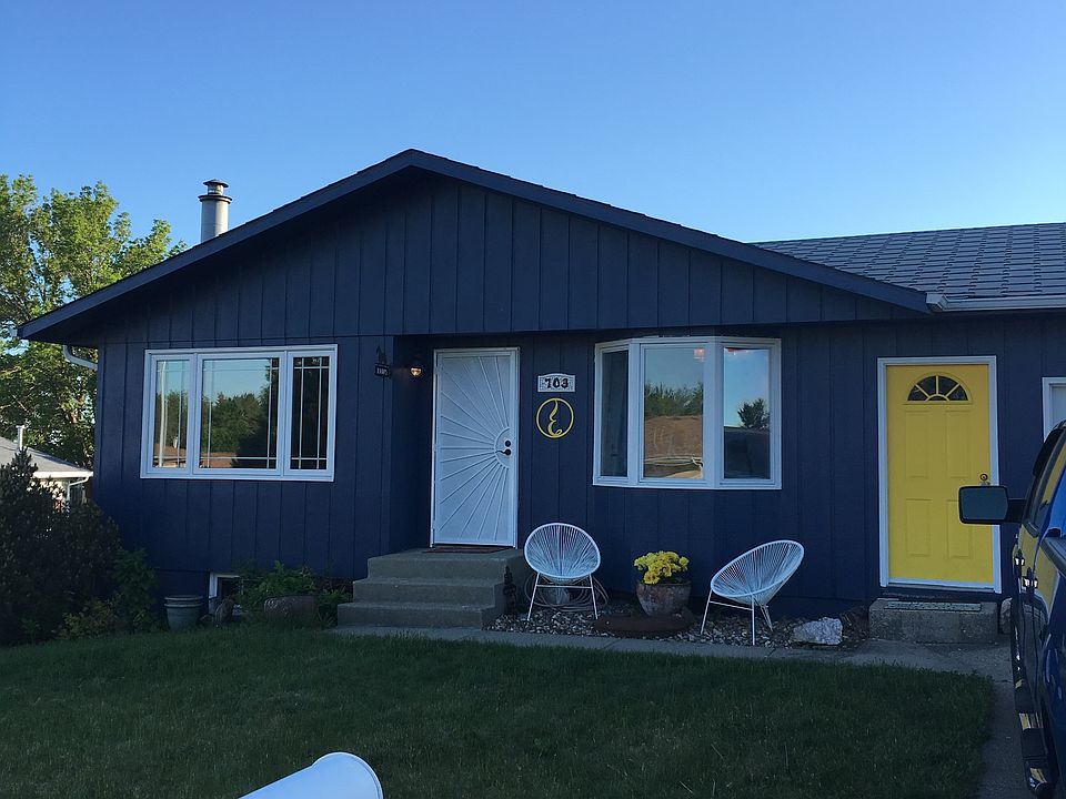 2nd image of 703 4th Ave NE