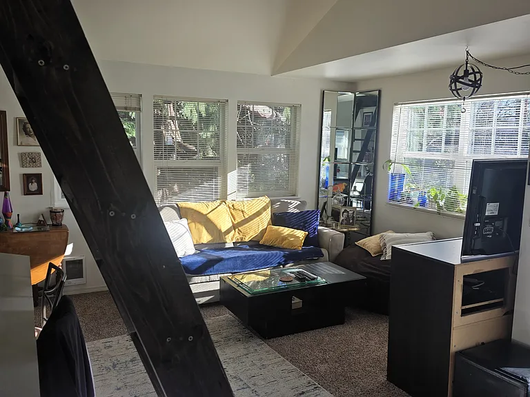1607 H St #201 — Photo 6
