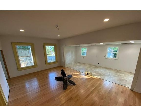 5th image of 615 Federal St