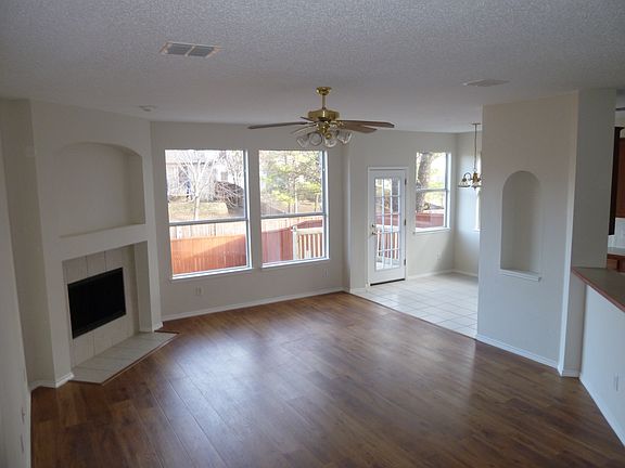 3rd image of 4012 Oakwood Dr
