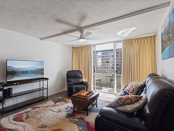 3rd image of 430 Kaiolu St APT 1004