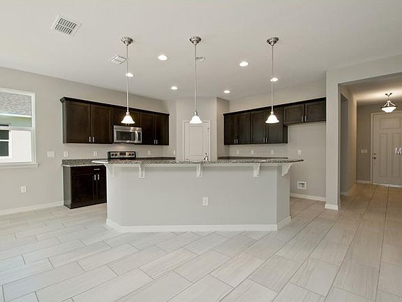3rd image of 11418 Chateaubriand Ave