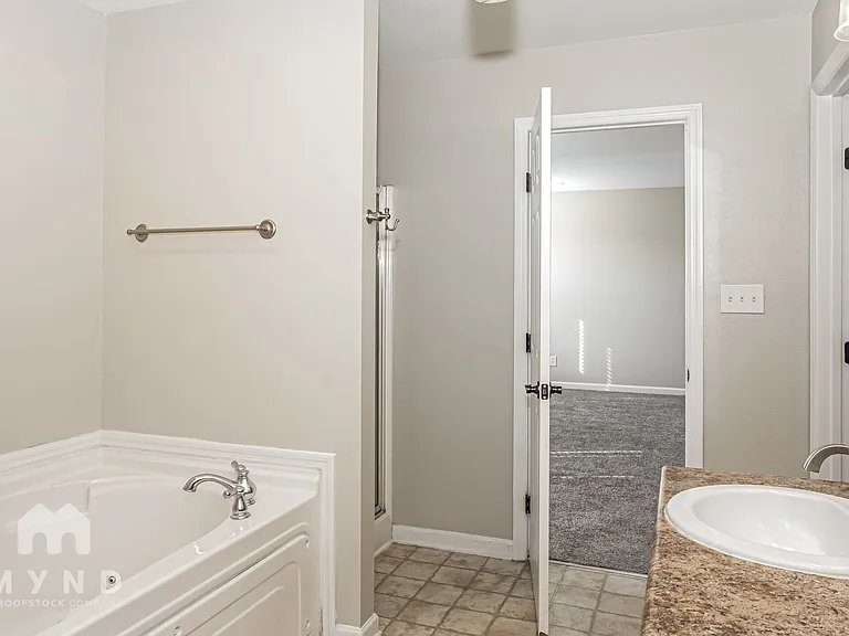 3225 Lakeland Dr — Photo 15