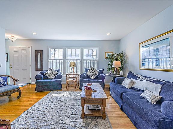 3rd image of 20 King Philip Rd