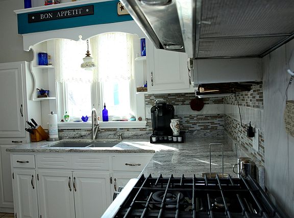 2nd image of 816 Wheeler St