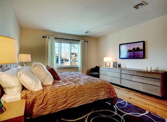 3rd image of 155 Bay St APT 3I