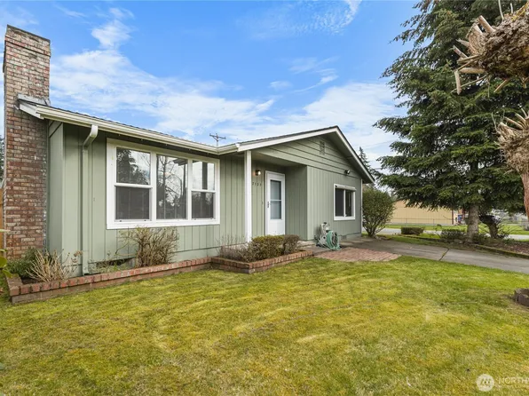 17125 Spanaway Lane E, Spanaway, WA 98387