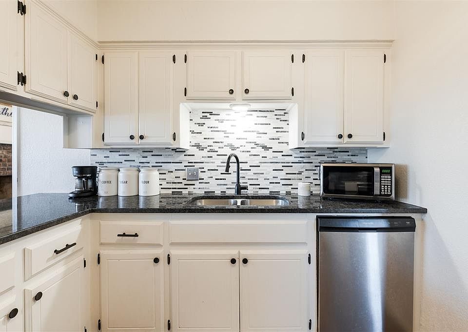 1st image of 421 Jefferson Ave NW