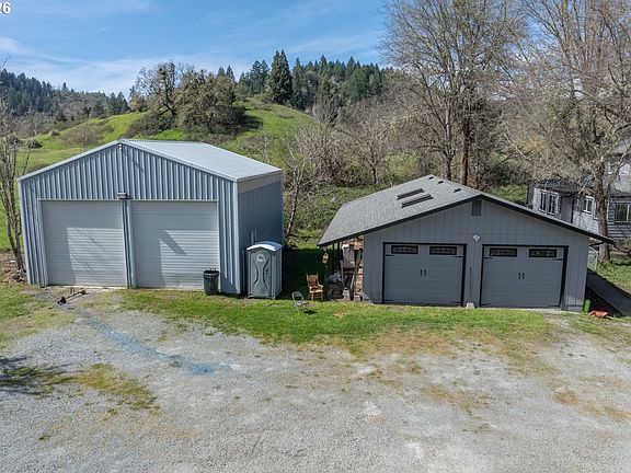 3rd image of 1355 Days Creek Cutoff Rd