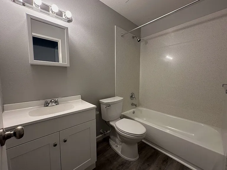 330 W Acacia Street — Photo 25