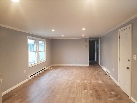 4th image of 6 Greenwood Blvd