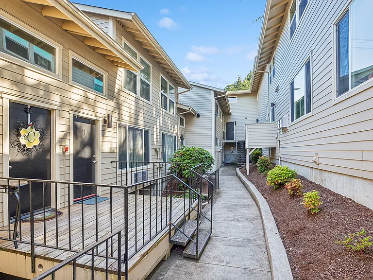 Ironwood Apartments — Photo 9