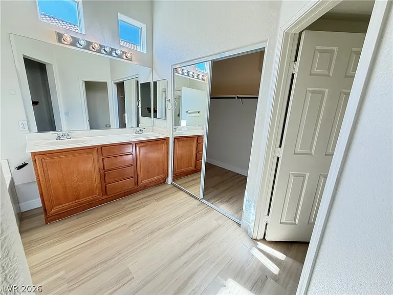 513 Lava Beds Way — Photo 15