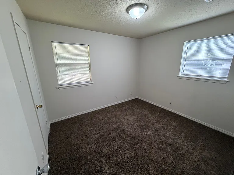 1011 Raleigh Cir — Photo 13