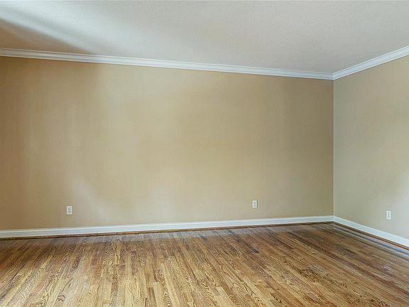 4th image of 8022 Blackberry Ave