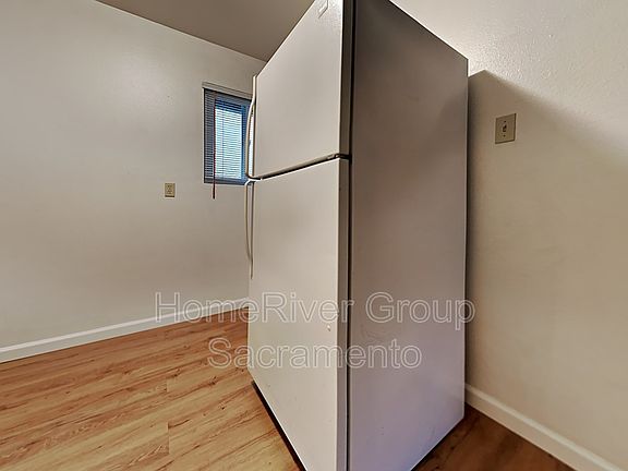 5th image of 423 5th St APT 7