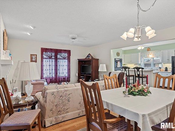 5th image of 17 Hollybrook Dr