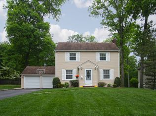 27 Wynnewood Rd, Livingston, NJ 07039