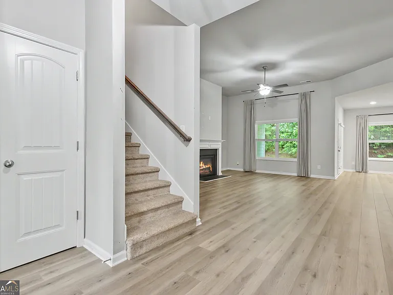 270 Southridge — Photo 6