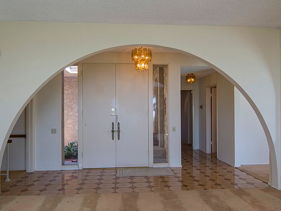 3rd image of 2548 N Mountain Ave