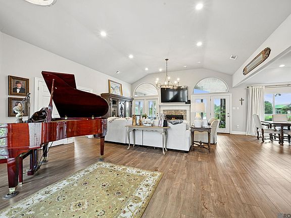 3rd image of 110 Sanctuary Dr