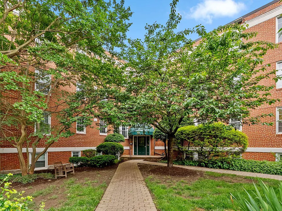 22 S Old Glebe Rd #102