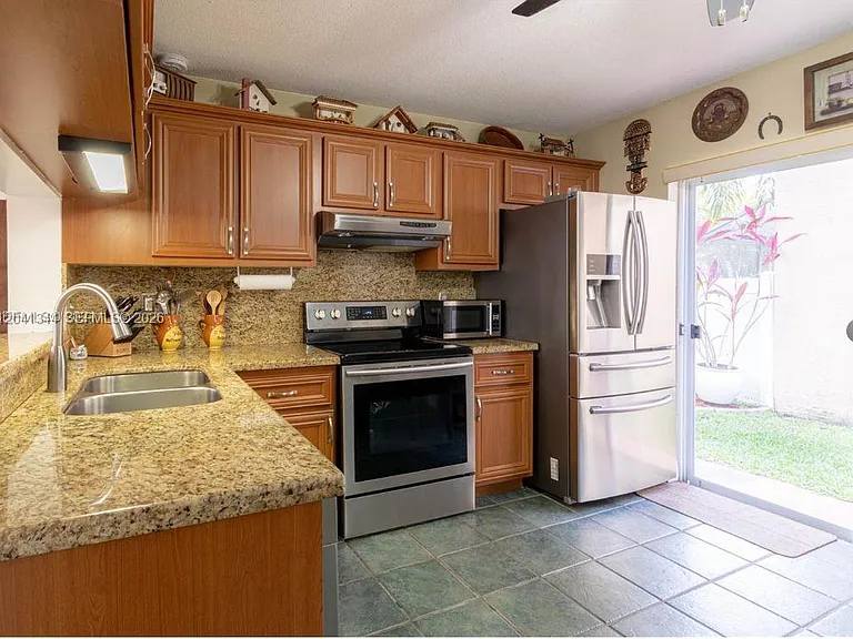 11938 NW 12th St — Photo 3
