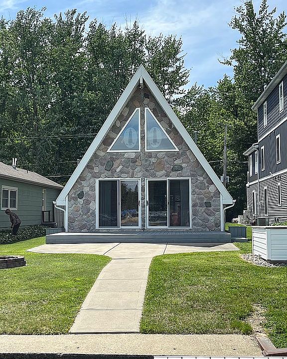 1st image of 451 Maple Ln