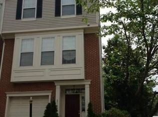 21480 Rusty Blackhaw Sq, Sterling, VA 20164