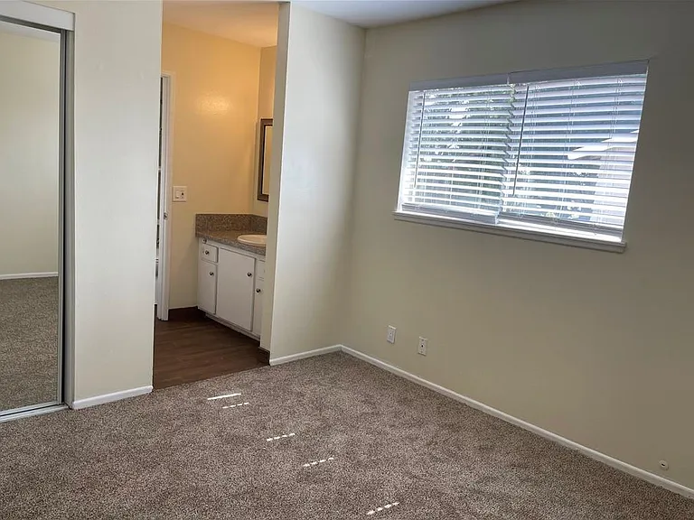 9572 Cornwall Dr — Photo 14