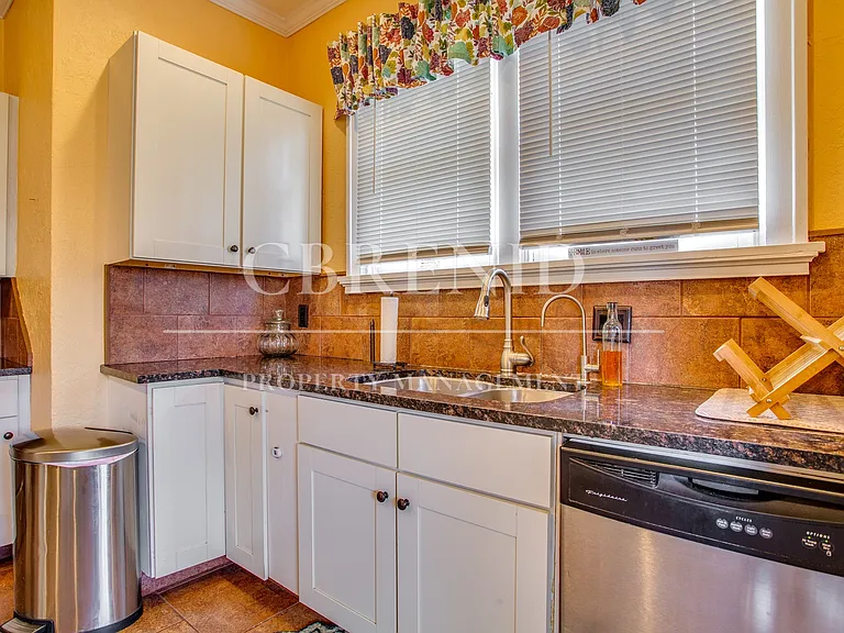 1214 W Maine St — Photo 16