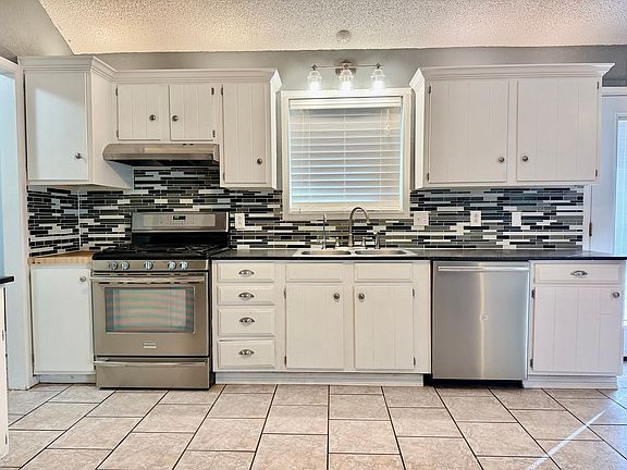 5th image of 2515 Emerson Dr