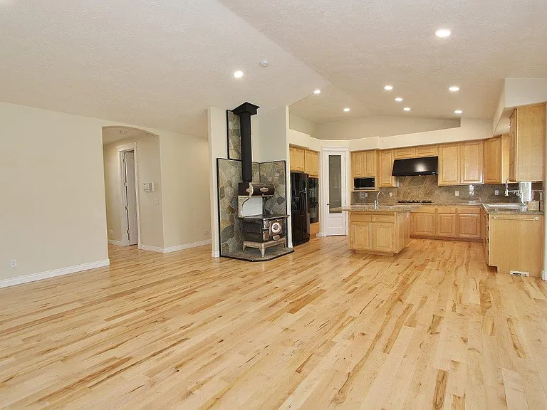 4109 E Man O War Dr — Photo 2